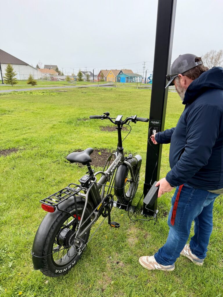 Solea 8'x8' (support à vélo) - Municipalité de Sainte-Luce (4)